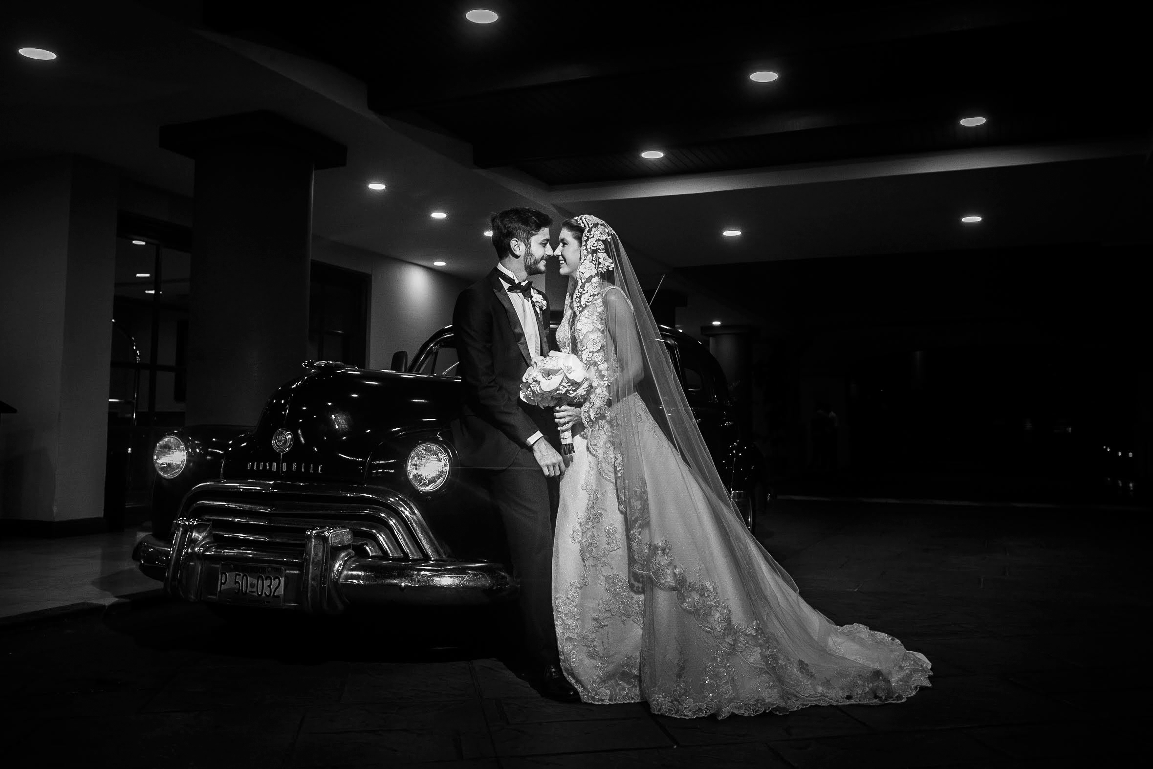 Novios en sesion de bodas en El Salvador